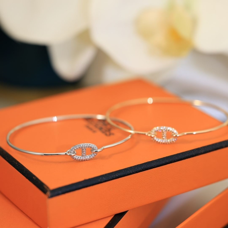 H**me5 bracelets